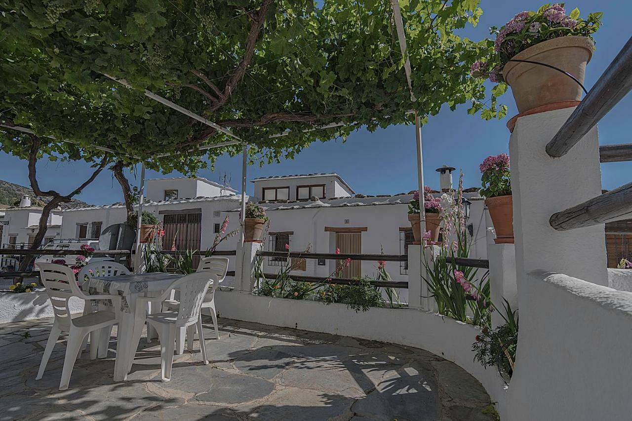 Apartamentos Rurales Las Chimeneas Capileira Esterno foto